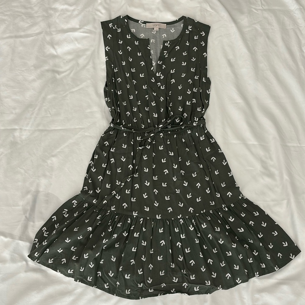LOFT sleveeless floral print knee length dress